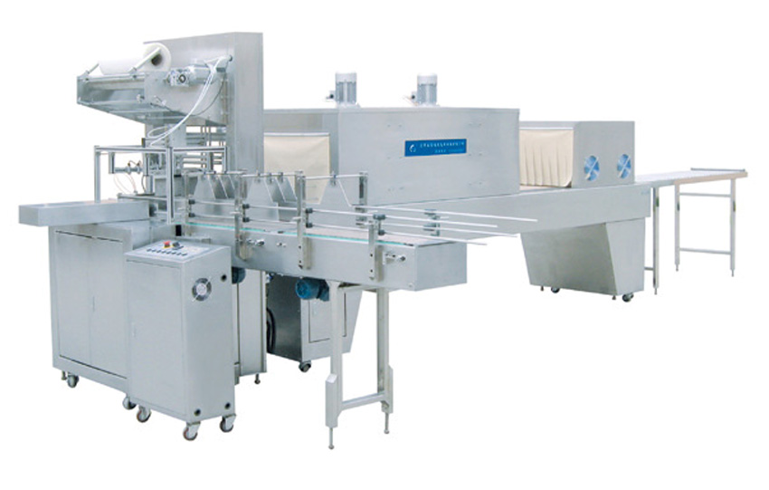 Shrink wrap packaging machine