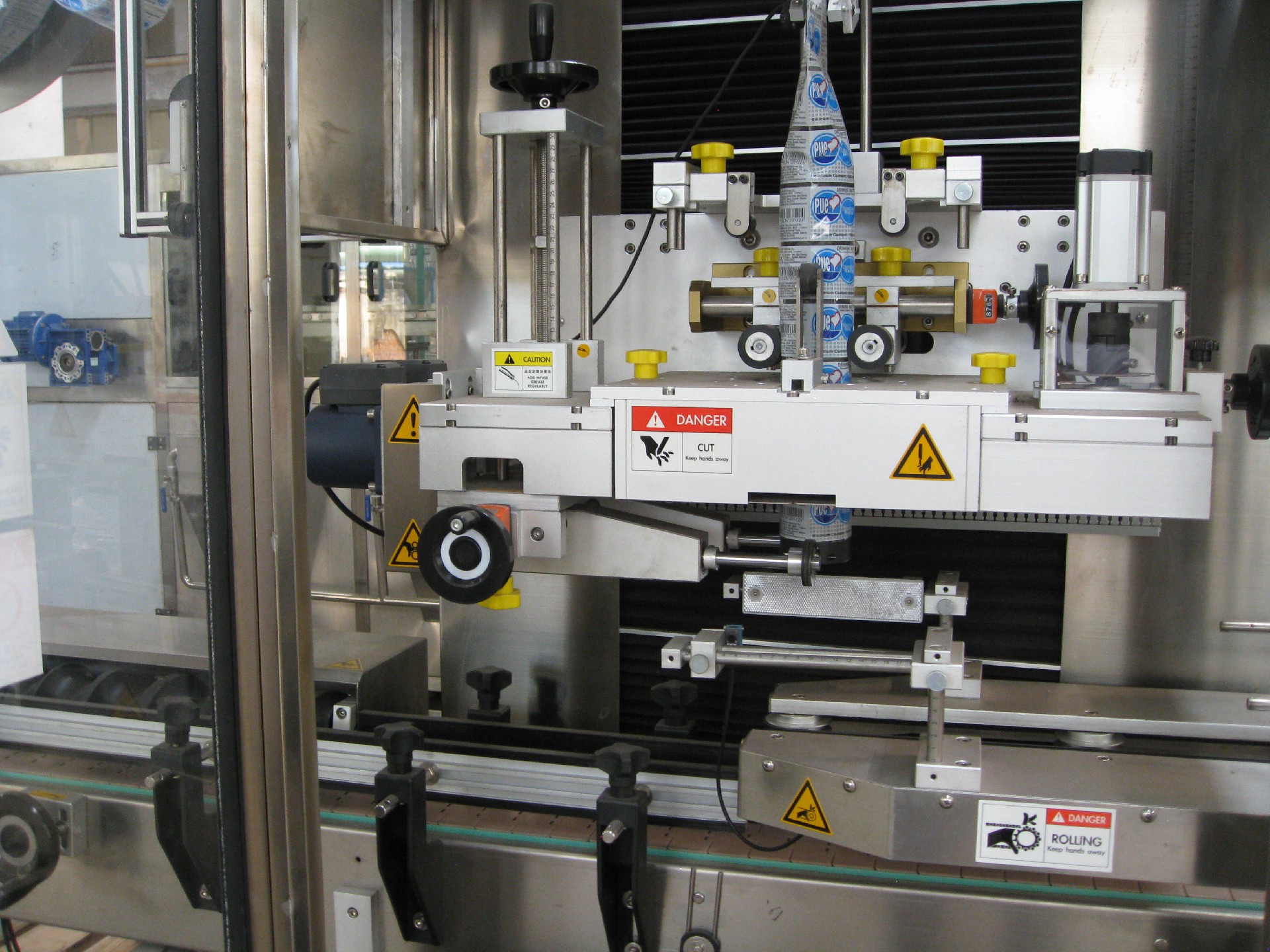 Sleeve Labeling Machine