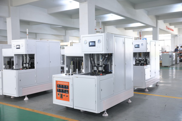 Semi-automatic blow molding machine